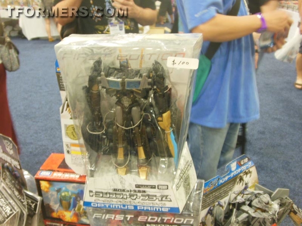 BotCon 2013   The Transformers Convention Dealer Room Image Gallery   OVER 500 Images  (156 of 582)